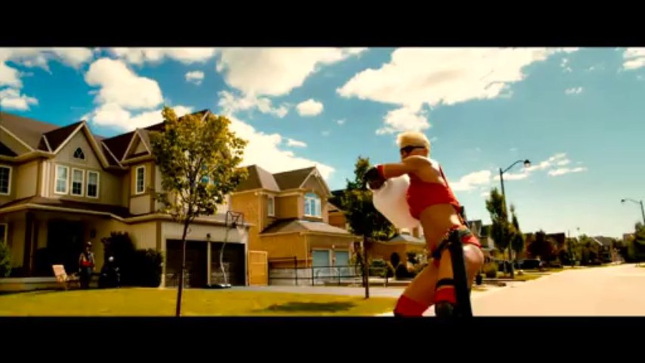 KICK-ASS 2 - Featurette Hit-Girl vs MotherRussi...