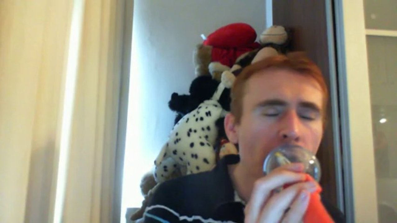 Wiwi égratigne "m'envoyer des fleurs" de Sandrine Kiberlain