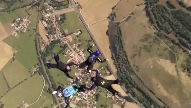 PARACHUTISME - CHAMPIONNATS DE FRANCE VICHY 2013 – VR4 «Les 100 ciels Melun Maubeuge saut 7 »- 11aout13