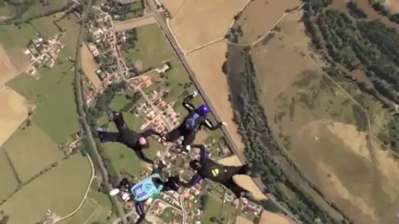 PARACHUTISME - CHAMPIONNATS DE FRANCE VICHY 2013 – VR4 «Les 100 ciels Melun Maubeuge saut 7 »- 11aout13