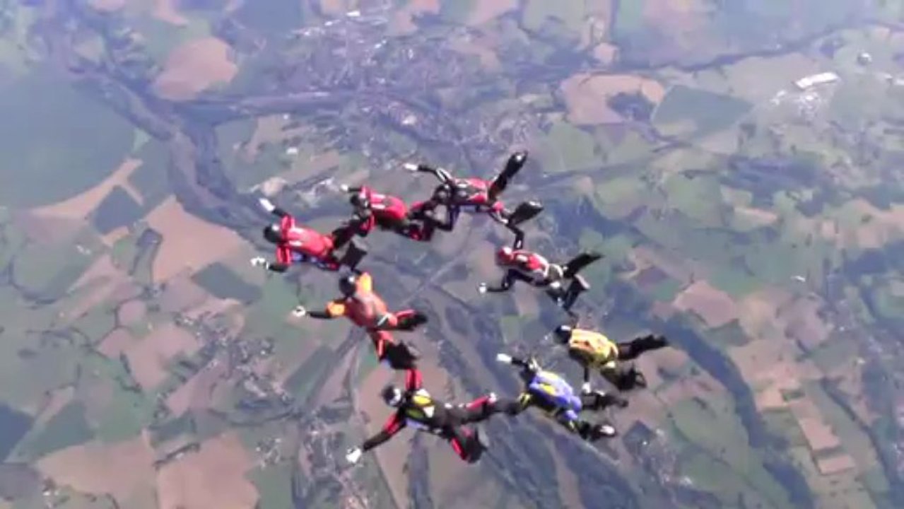 PARACHUTISME - CHAMPIONNATS DE FRANCE VICHY 2013 - VR8 « Just Kind Air Le Blanc Saut6»- 11aout13