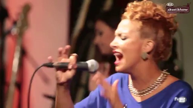 Su Soley - Locked Out Of Heaven (Bruno Mars Cover)