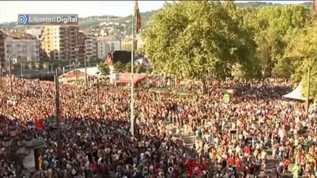 La proetarra Jone Artola no se pierde el chupinazo de Bilbao