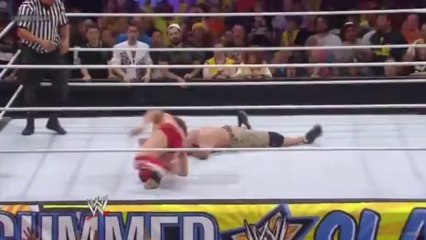 Knee Kick de Daniel Bryan em John Cena!