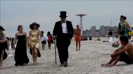 New Yorkers dress up for 4th annual Black Tie Beach