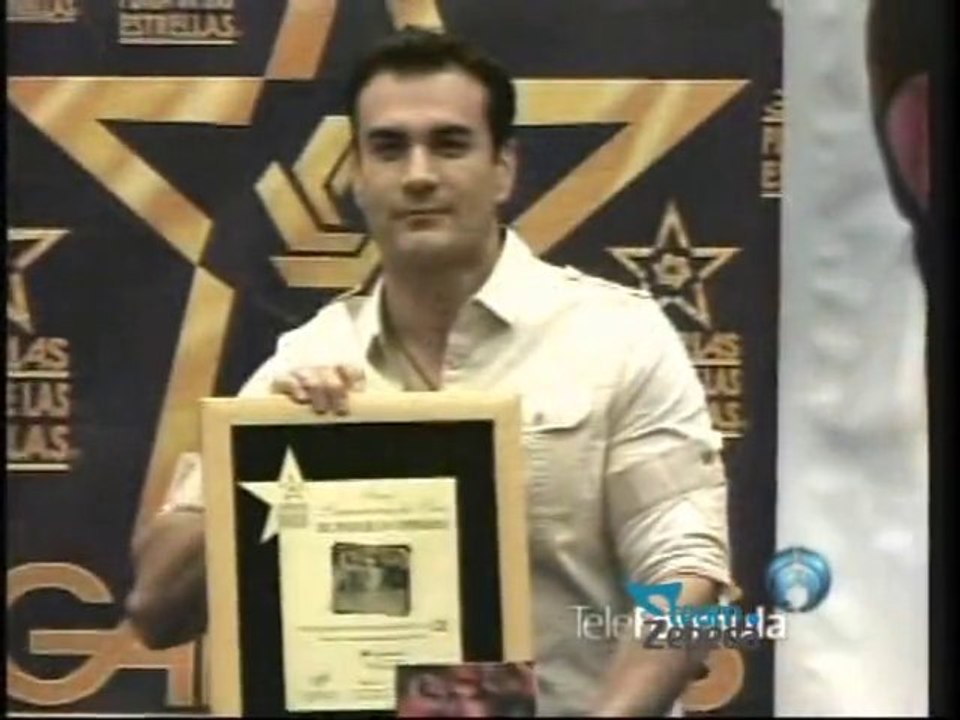 David Zepeda @davidzepeda1 primer firma y presentación en Plaza de las Estrellas