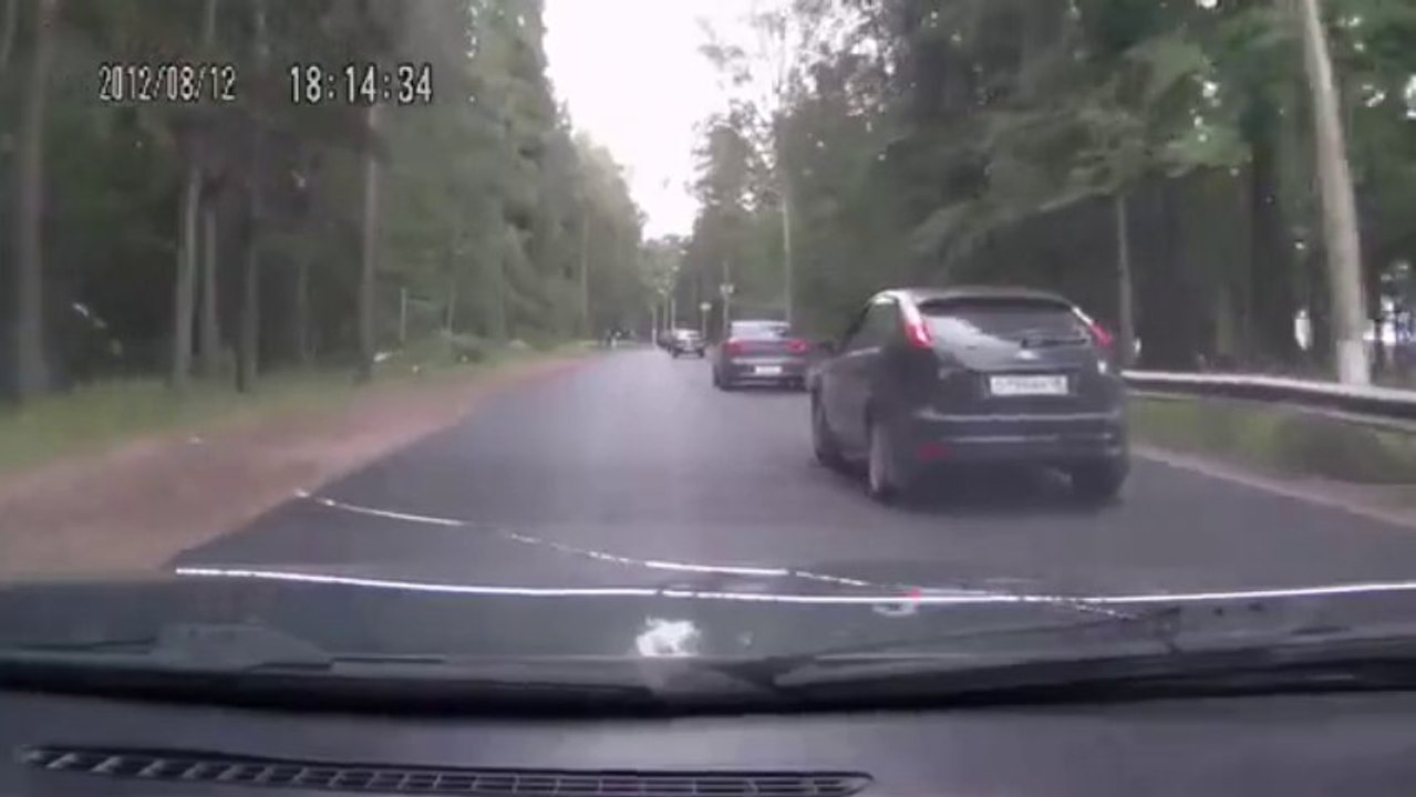 Car accident synchronized with the music listened by the driver!!