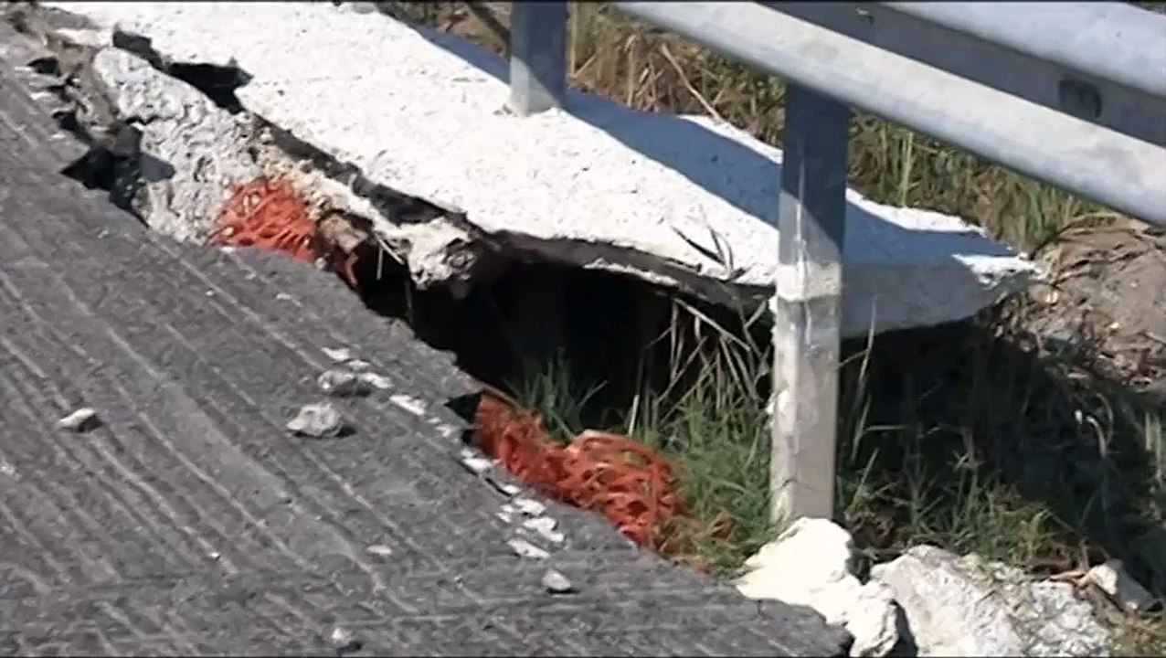 Giugliano in Campania (NA) - Lago Patria, crollo della strada circumlago (19.08.13)