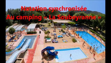 Thomas en démonstration de natation synchronisée