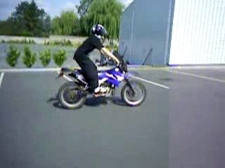 allan en roue avec sa moto