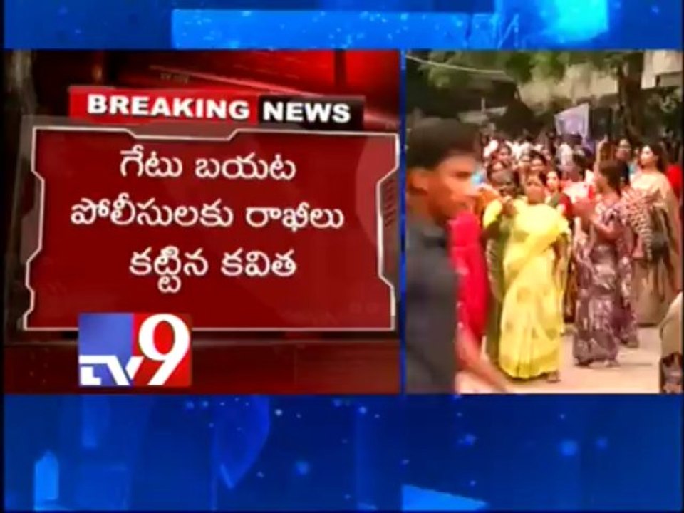 Kavitha ties Rakhis to policemen preventing entry to Vidyut Soudha