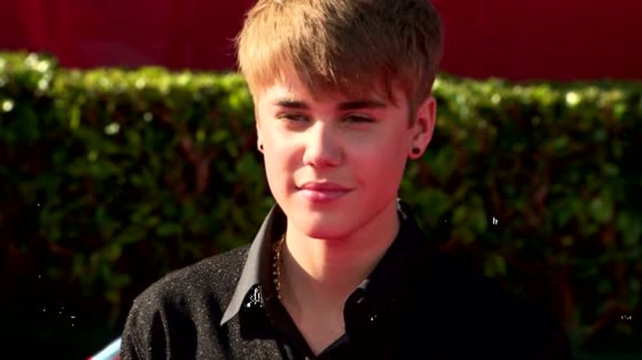 Justin Bieber's Bags Searched at Airport Because of Anonymous Tip