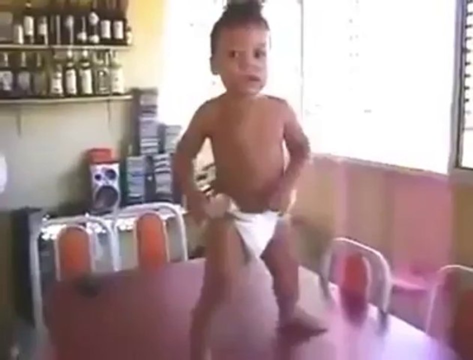 Bebe bailando La Penadita (La Peinada)