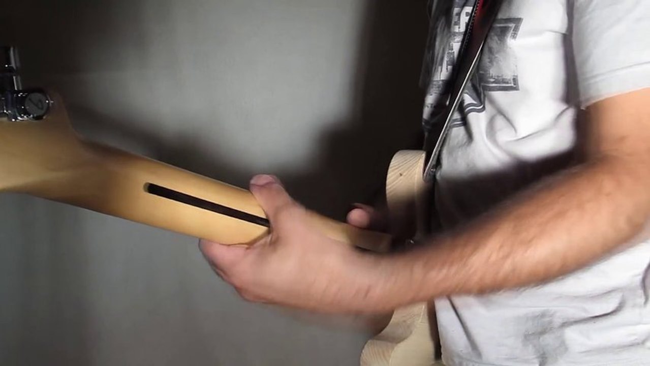 Position du poignet - douleurs au poignet à la guitare avec zamzam