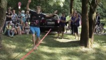 Slackliners shows off skills and tricks