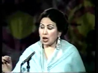 IQBAL BANO live - TASKEEN KO HUM NA ROYEIN