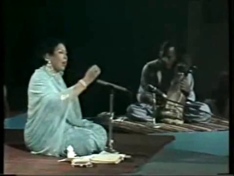 IQBAL BANO live - MOHABAT KARNE WALEY KAM NA HOON GE