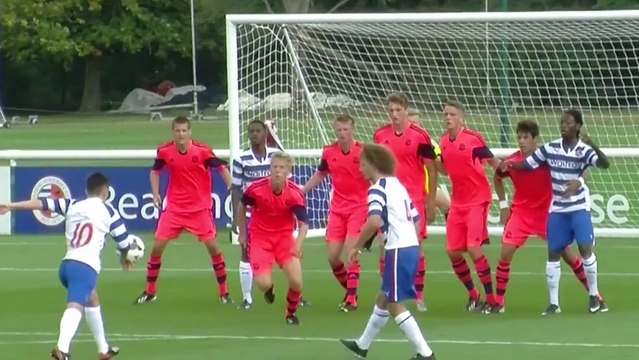 Une splendide combinaison sur coup-franc !