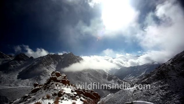 1712.Fantastic wintery Ladakh time lapse with spindrift