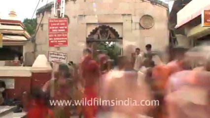2339.Temple entrance gate in fast motion