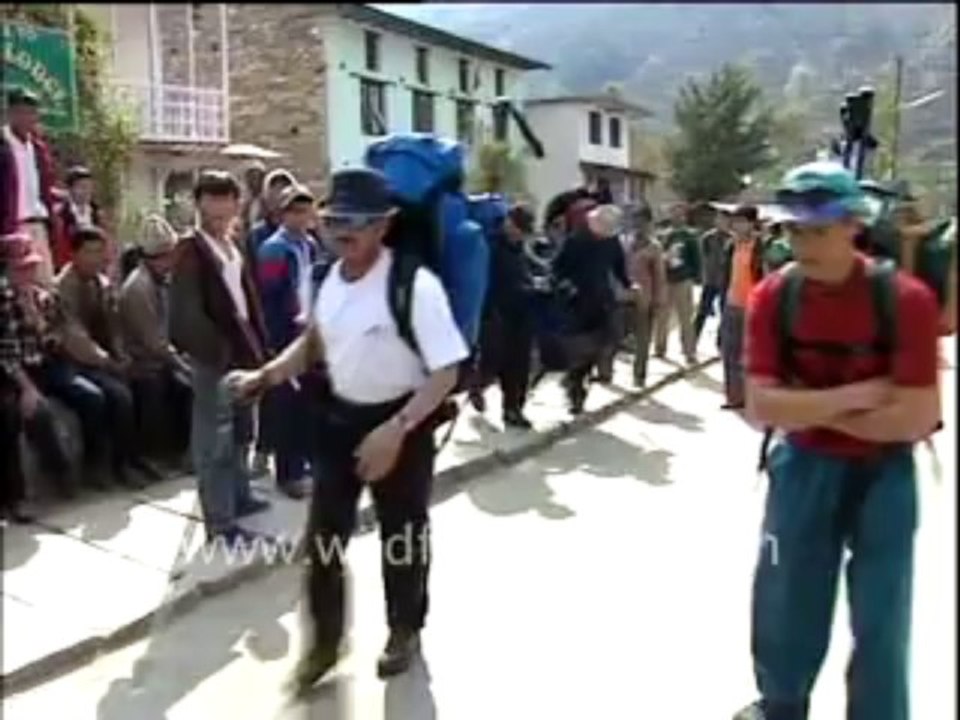 252.Trekking to Everest