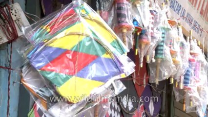 2589.Street market of kites at Lal Kuan