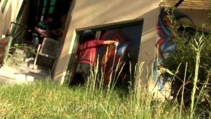 2667.Guy painting on wall in escape festival