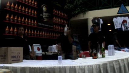 2677.Juggling in Escape festival