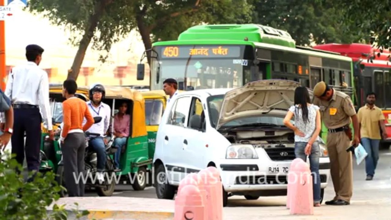 670.Delhi  police guards