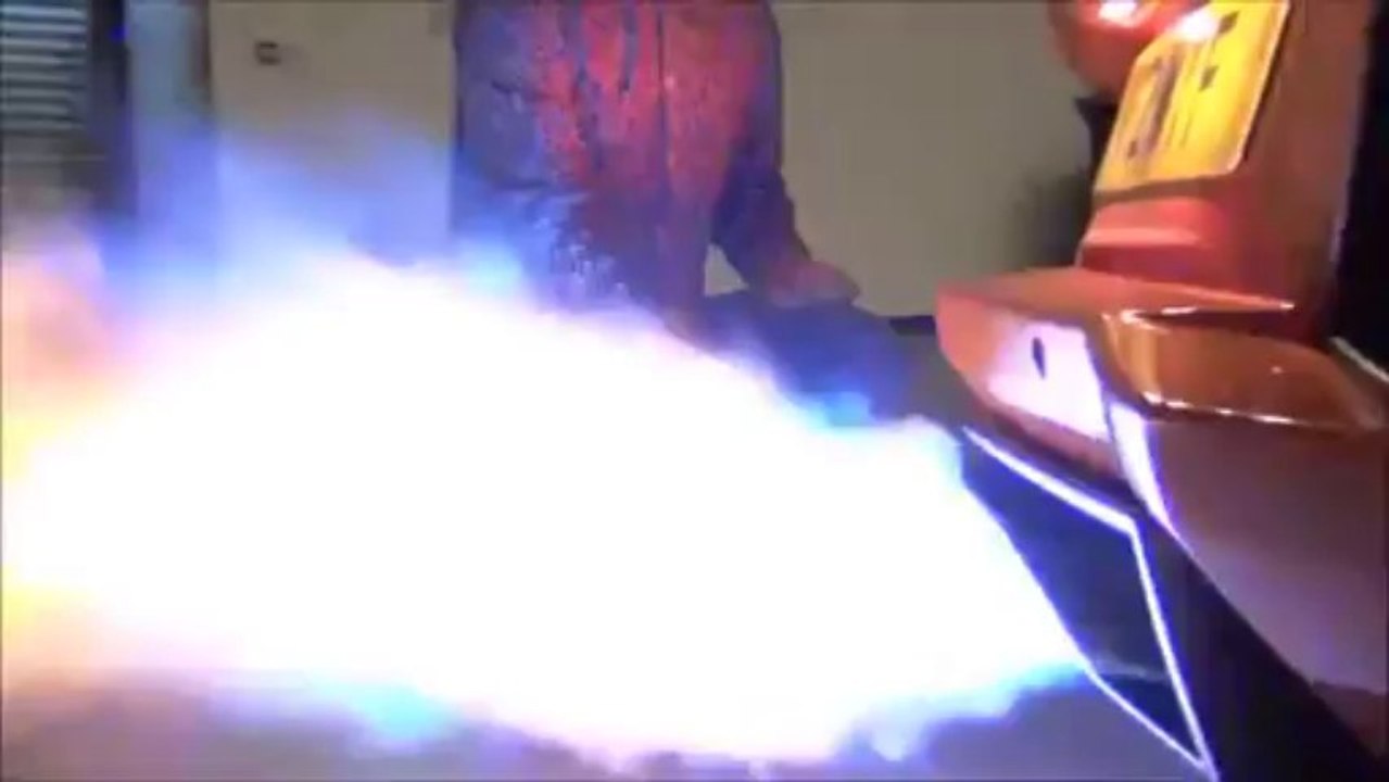 cuire une saucisse avec une lamborghini