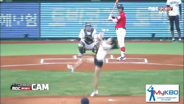 South Korean Actress Tae-Mi Performs Taekwondo Baseball First Pitch!!