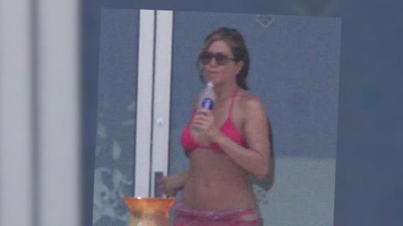 Jennifer Aniston Rocks a Bikini in Mexico