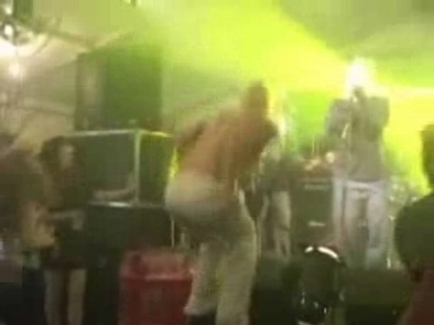 Regis fait un back-flip