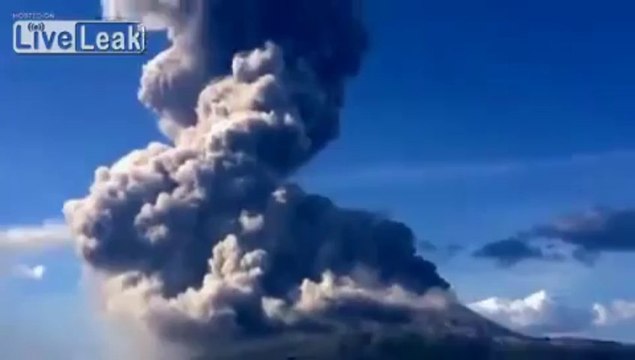 Sakurajima Volcano erupts in Japan. whoaaaaa