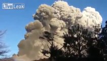 Éruption du volcan Sakurajima au Japon. Impressionnant!