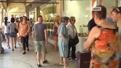 SALDI:ACQUISTI IN CALO