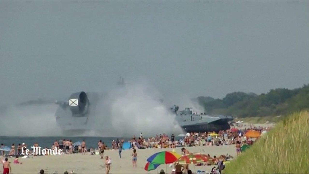 Un aéroglisseur s'échoue sur une plage bondée en Russie