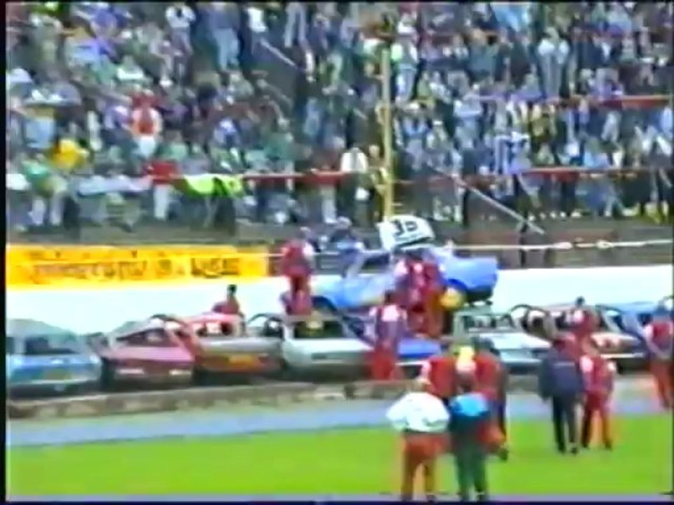Stunt driver gets it wrong trying to jump cars