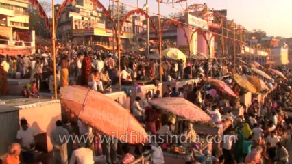 Varanasi-Ghat-Market-Shivratri-tape-7-32
