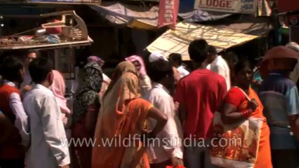 Varanasi-Ghat-Market-Shivratri-tape-7-9