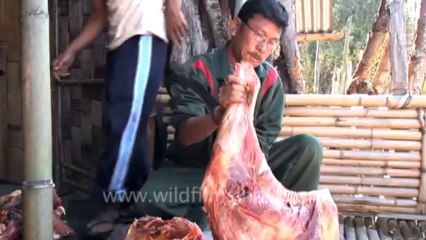 Arunachal-Ziro village-17-cutting of beef
