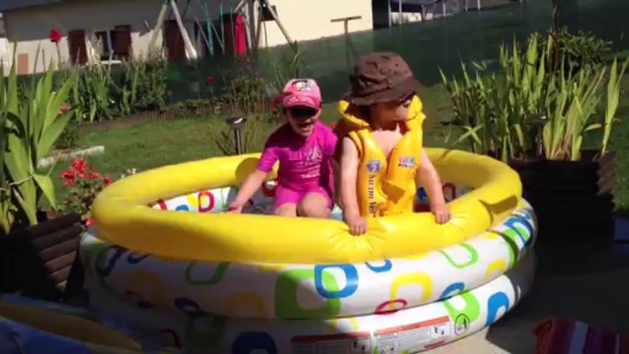 Les enfants dans la piscine 22 août 2013