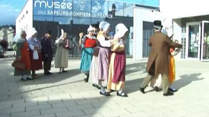 Exposition sur les traditions Normandes au musée des sapeurs pompiers de Montville :Danse traditionnelle 1
