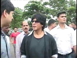 raw: shahrukh khan promotes film chennai express at imax wadala