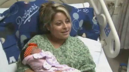 Twins give birth on same day