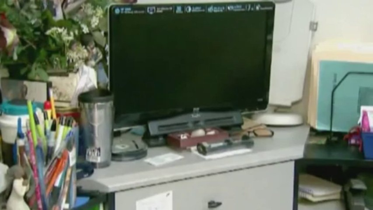 Burglars return goods with apology