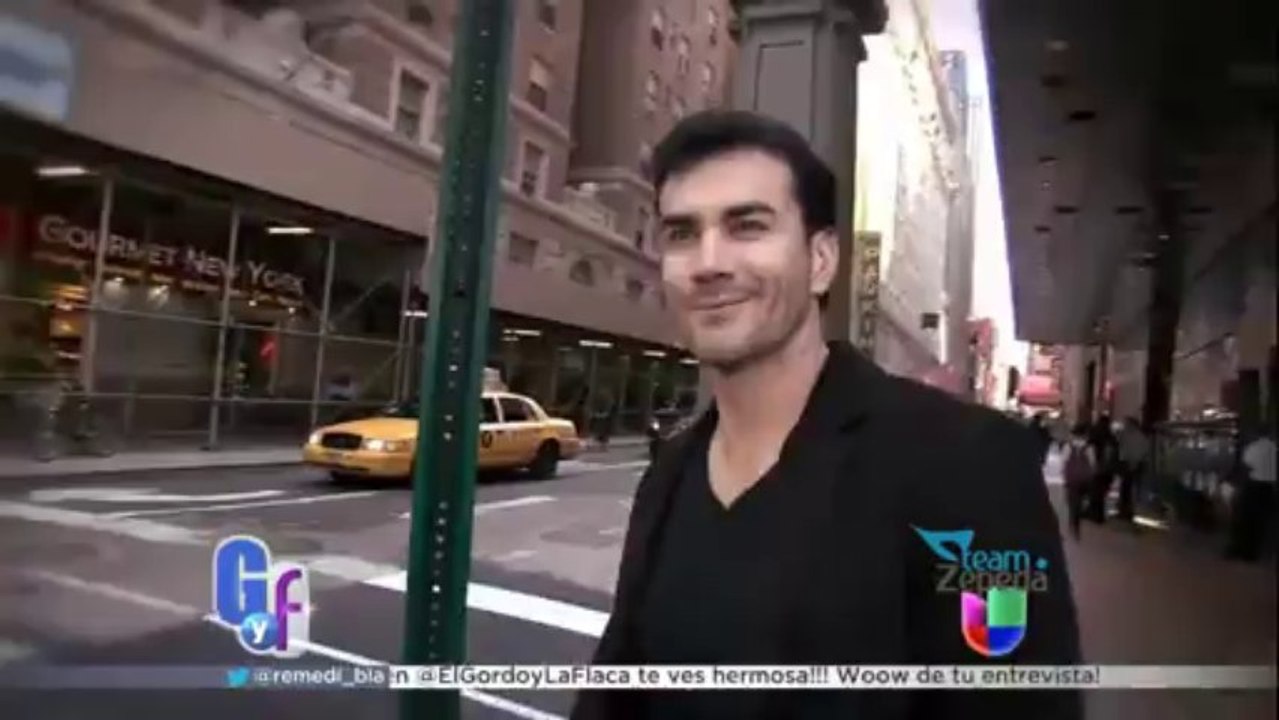 Jacky Bracamontes @jackybrv felicita a David Zepeda @davidzepeda1 por su disco