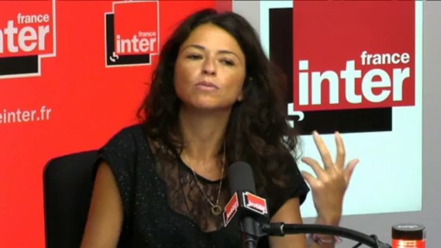 Karine Tuil : C'est un livre sur l'identité, sur le besoin de s'inventer des vies pour vivre dans cette société.