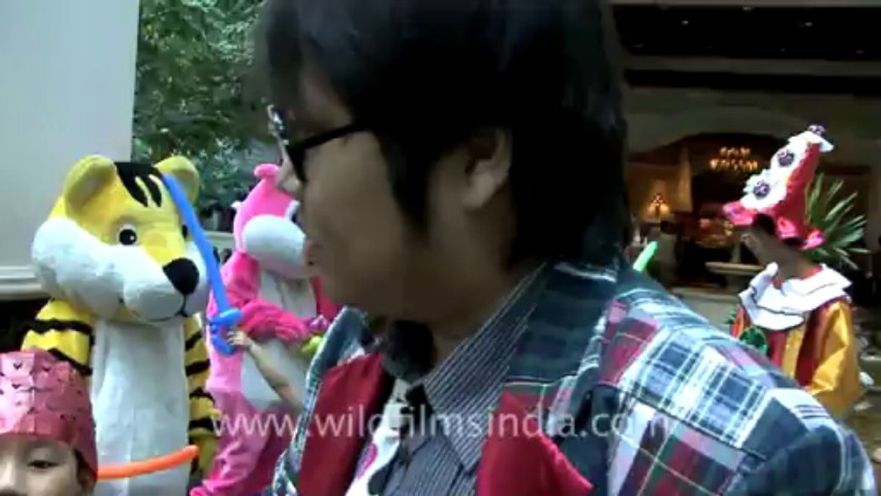 Thailand-Card trick-1