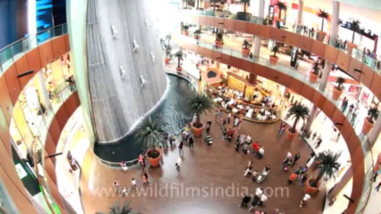 waterfall in Dubai mall
